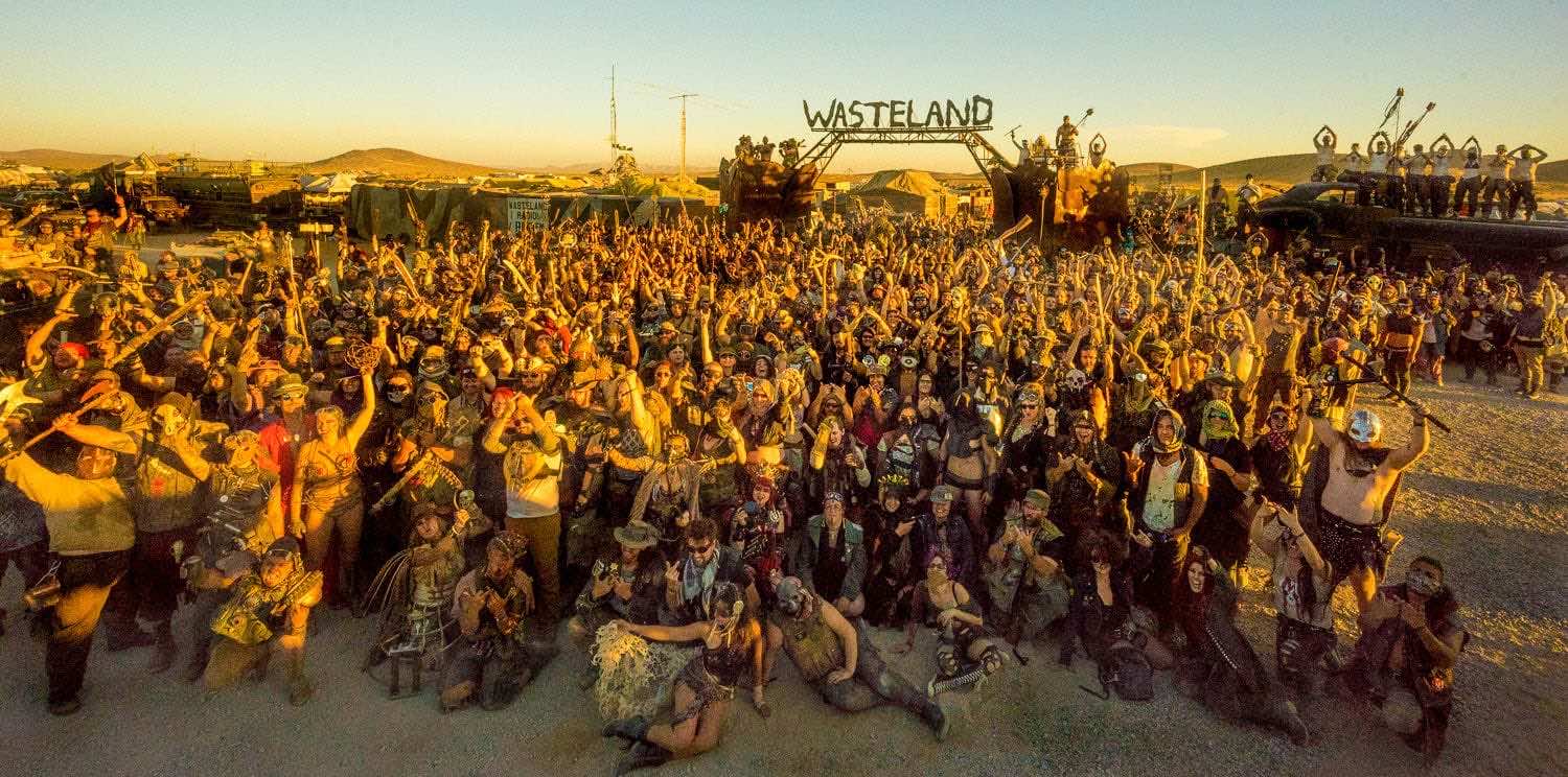 Φωτογραφία με τους ανθρώπους που συμμετείχαν στο Wasteland Weekend